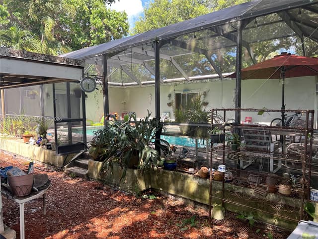 11429 NE 11th Pl, Biscayne Park FL 33161 - Biscayne Park, FL - Photo 4