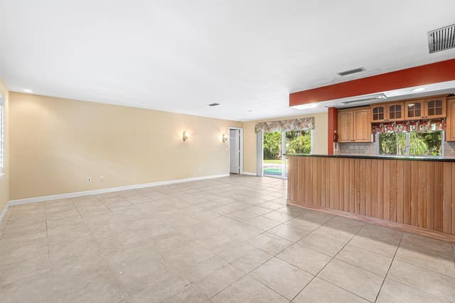8645 Square Lake Drive, Palm Beach Gardens FL 33418 - Palm Beach Gardens, FL - Photo 6