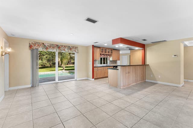 8645 Square Lake Drive, Palm Beach Gardens FL 33418 - Palm Beach Gardens, FL - Photo 7