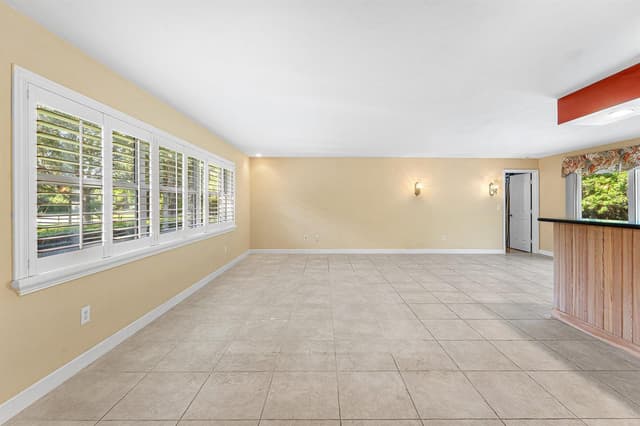 8645 Square Lake Drive, Palm Beach Gardens FL 33418 - Palm Beach Gardens, FL - Photo 5