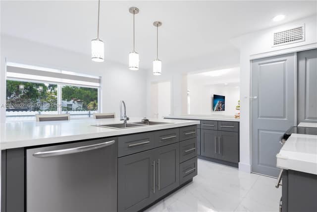 970 Plover Ave, Miami Springs FL 33166 - Miami Springs, FL - Photo 4