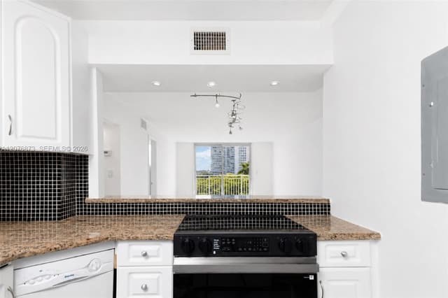 1045 10th St # 604, Miami Beach FL 33139 - Miami Beach, FL - Photo 6