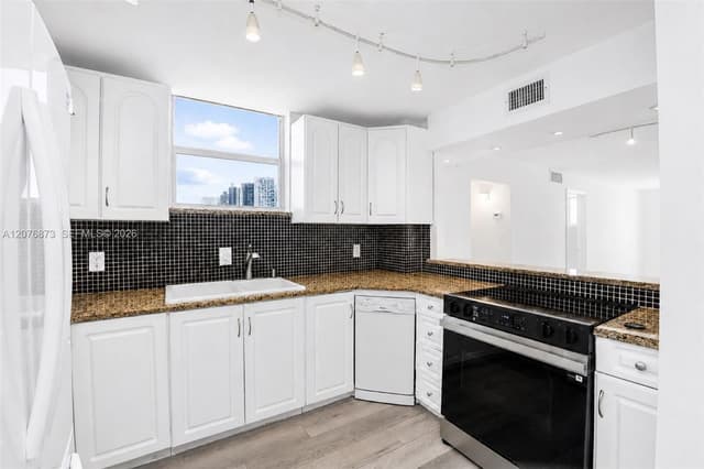 1045 10th St # 604, Miami Beach FL 33139 - Miami Beach, FL - Photo 5