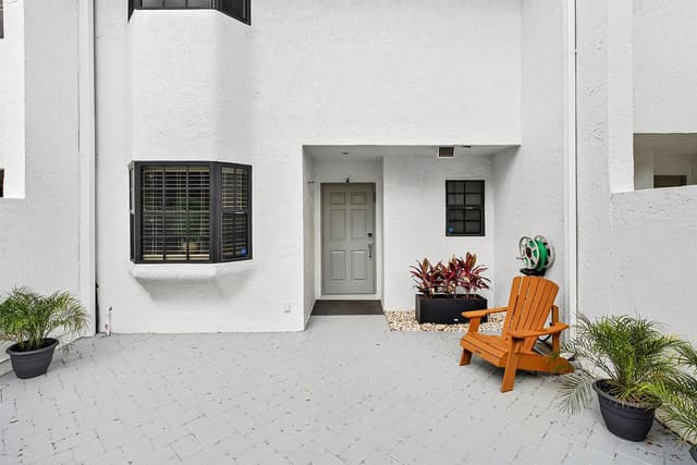 605 NE 19th Avenue, Deerfield Beach FL 33441 - Deerfield Beach, FL - Photo 5