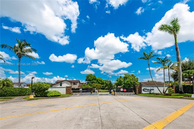 928 NW 106th Ave Cir, Miami FL 33172 - Miami, FL - Photo 2