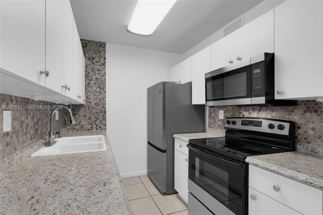 7100 Fairway Dr # K11, Miami Lakes FL 33014 - Miami Lakes, FL - Photo 5