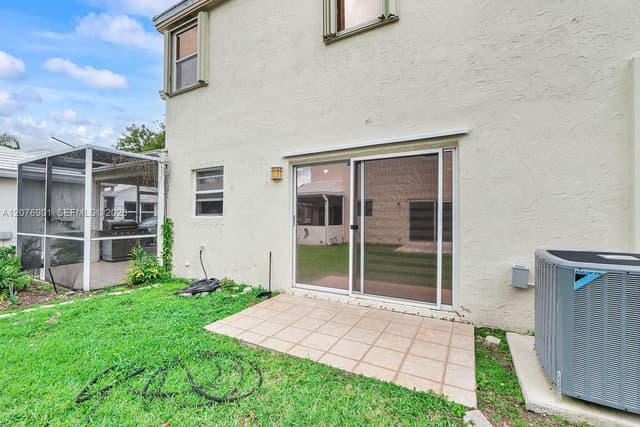 9602 NW 8th Cir, Plantation FL 33324 - Plantation, FL - Photo 5