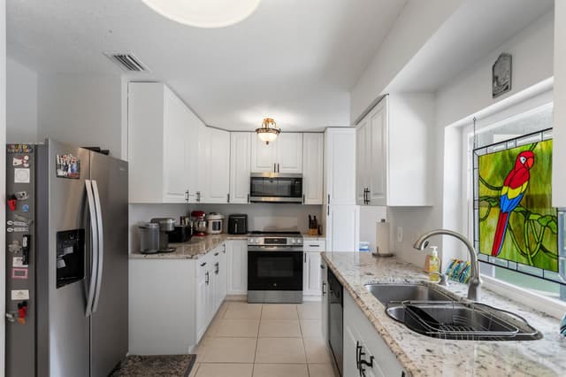 8621 NW 3RD Street, Pembroke Pines FL 33024 - Pembroke Pines, FL - Photo 3