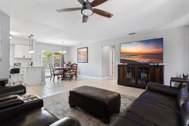 8621 NW 3RD Street, Pembroke Pines FL 33024 - Pembroke Pines, FL - Photo 5