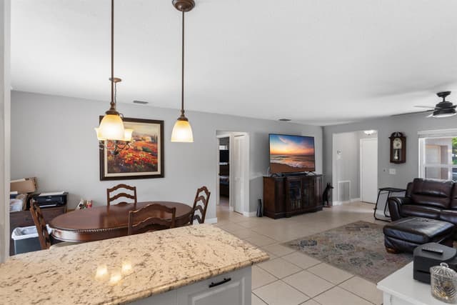 8621 NW 3RD Street, Pembroke Pines FL 33024 - Pembroke Pines, FL - Photo 4