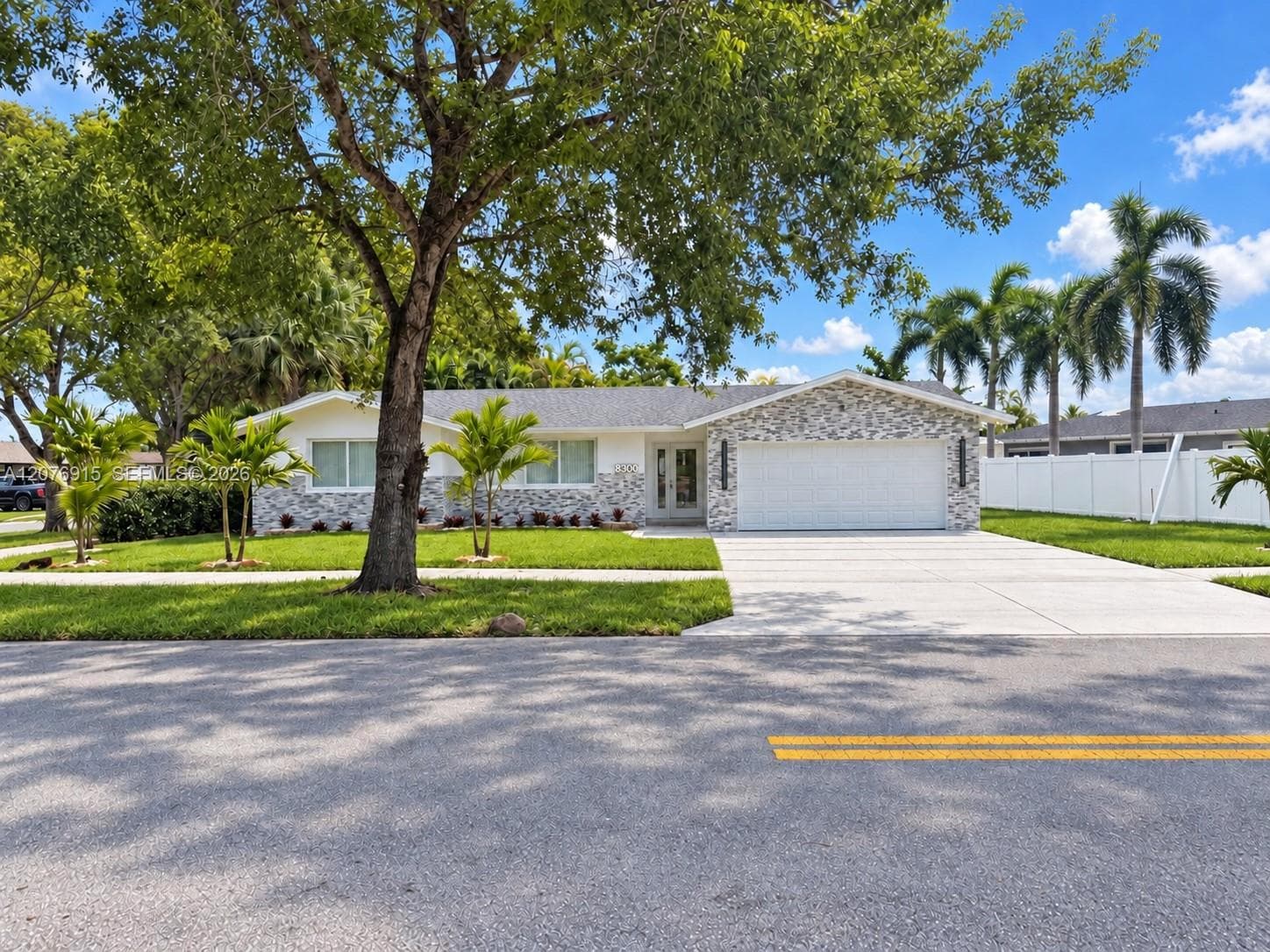 8300 SW 26th Pl, Davie FL 33328 - Davie, FL - Photo 1