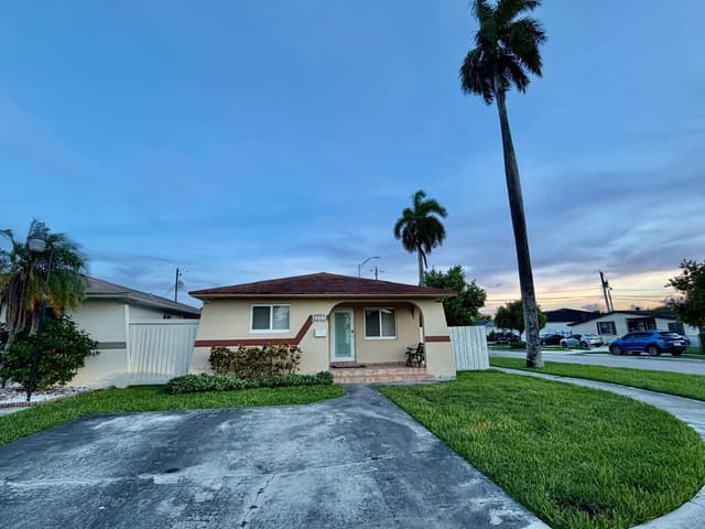 1092 W 32nd Street, Hialeah FL 33012 - Hialeah, FL - Photo 2