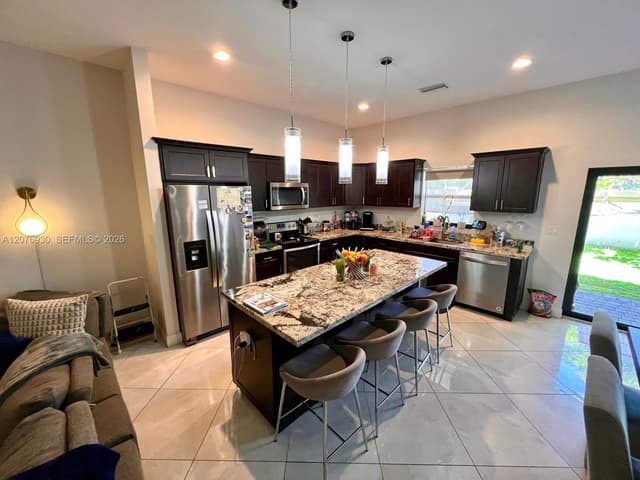 9271 NW 16th St, Pembroke Pines FL 33027 - Pembroke Pines, FL - Photo 5