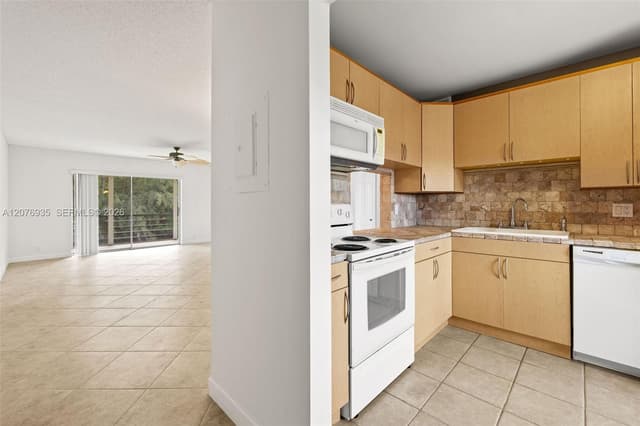110 Lake Meryl Drive # 216, West Palm Beach FL 33411 - West Palm Beach, FL - Photo 4