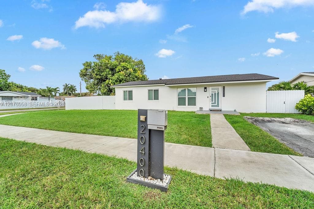20400 NW 38th Ct, Miami Gardens FL 33055 - Miami Gardens, FL - Photo 1