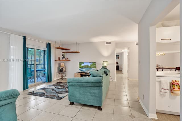 3017 N Oakland Forest Dr # 208, Oakland Park FL 33309 - Oakland Park, FL - Photo 4