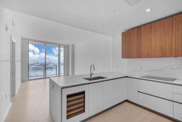 1400 Biscayne Blvd # 2305, Miami FL 33132 - Miami, FL - Photo 5