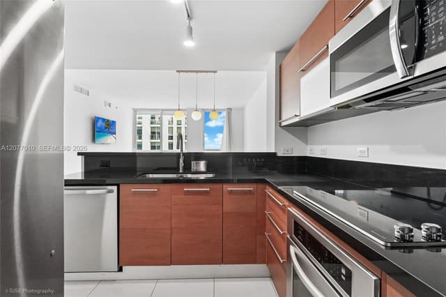 253 NE 2nd St # 2104, Miami FL 33132 - Miami, FL - Photo 7