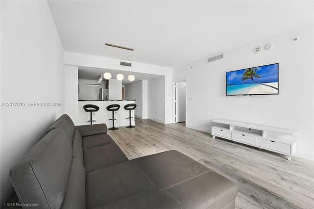 253 NE 2nd St # 2104, Miami FL 33132 - Miami, FL - Photo 3