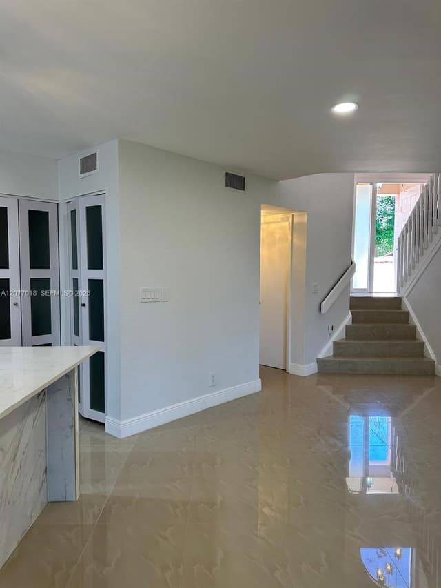 9177 W Sunrise Blvd, Plantation FL 33322 - Plantation, FL - Photo 4