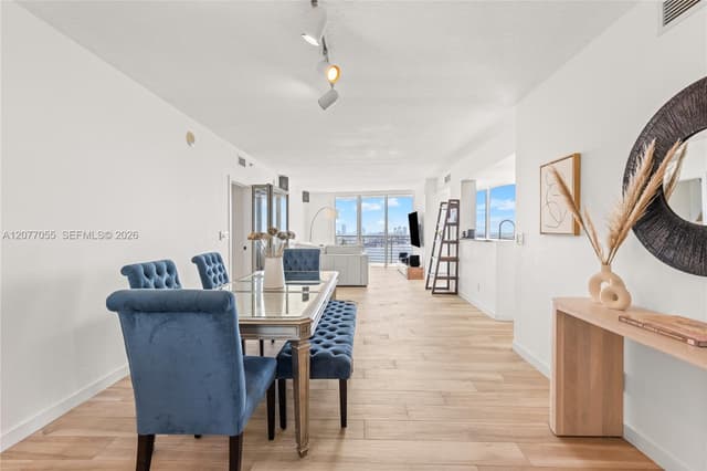 325 S Biscayne Blvd # 2723, Miami FL 33131 - Miami, FL - Photo 2