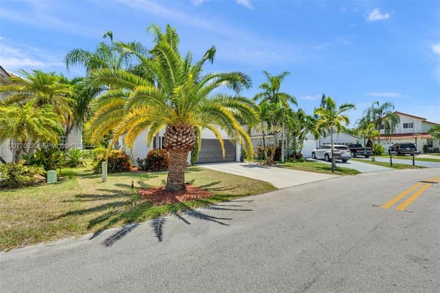 631 SW 176th Ave, Pembroke Pines FL 33029 - Pembroke Pines, FL - Photo 6