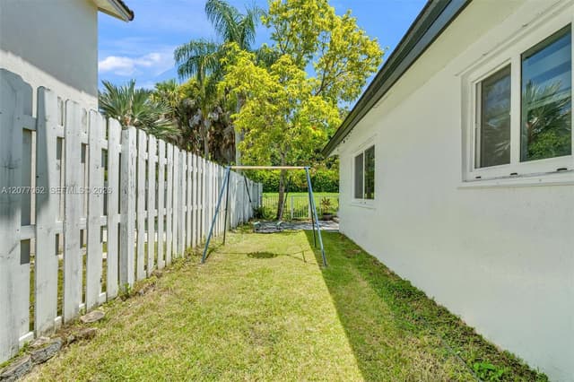 631 SW 176th Ave, Pembroke Pines FL 33029 - Pembroke Pines, FL - Photo 7