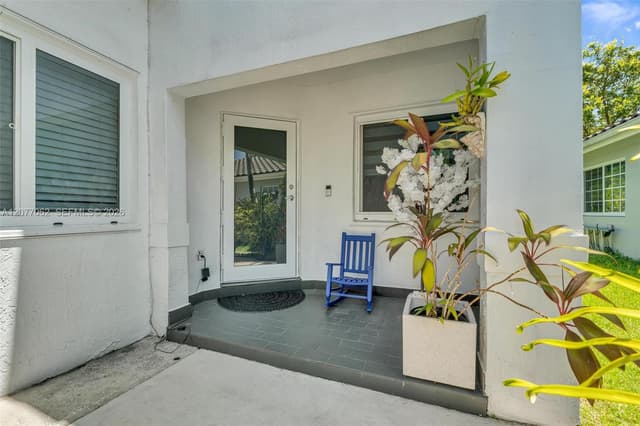 631 SW 176th Ave, Pembroke Pines FL 33029 - Pembroke Pines, FL - Photo 5