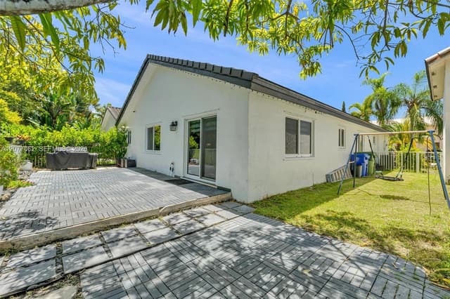 631 SW 176th Ave, Pembroke Pines FL 33029 - Pembroke Pines, FL - Photo 4