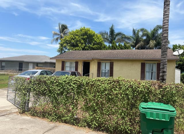 307 Seminole Court, Pahokee FL 33476 - Pahokee, FL - Photo 3