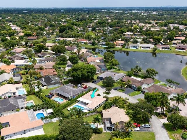 11033 NW 19th St, Coral Springs FL 33071 - Coral Springs, FL - Photo 5