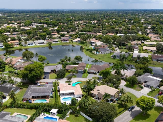 11033 NW 19th St, Coral Springs FL 33071 - Coral Springs, FL - Photo 4