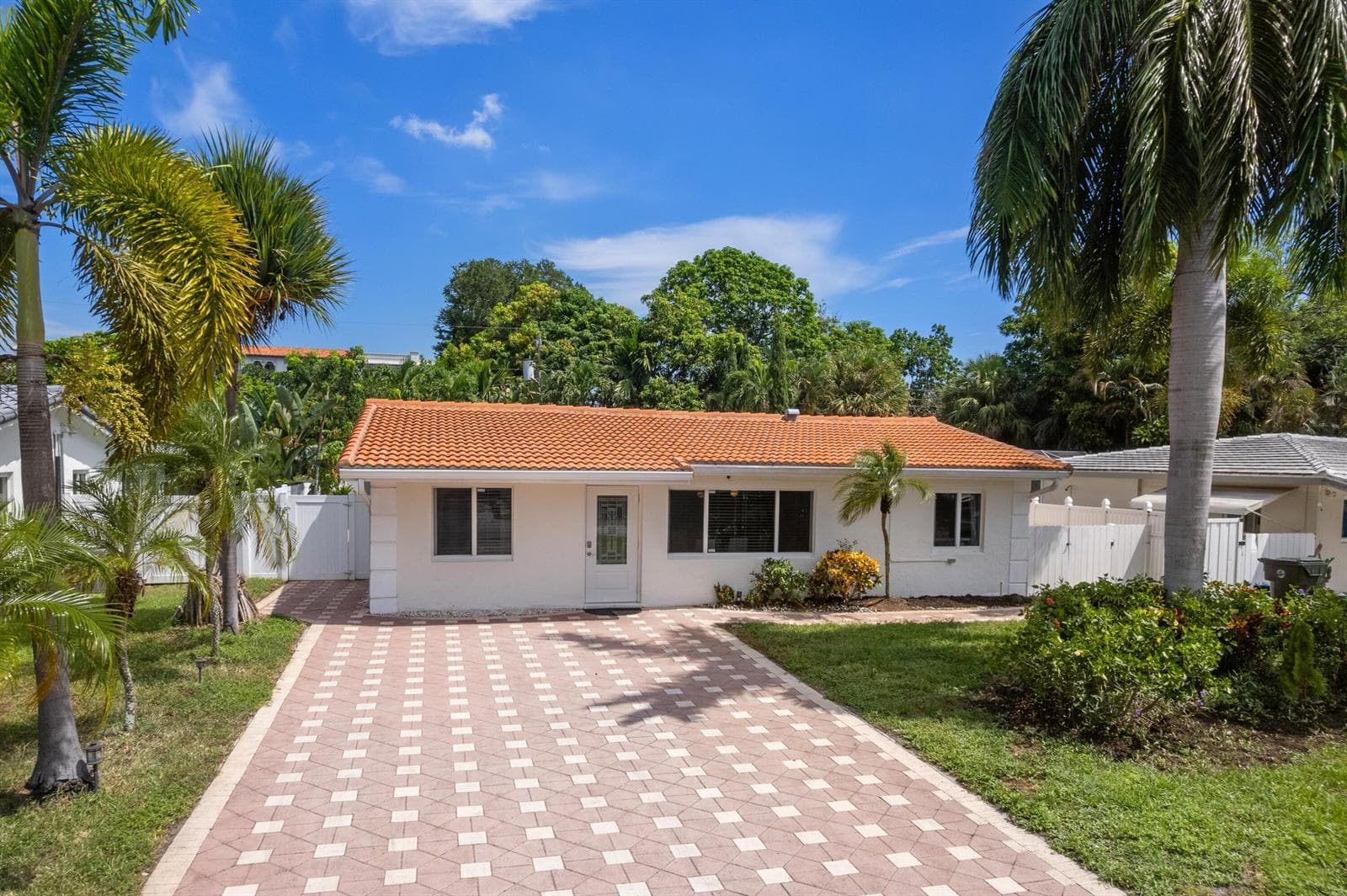 319 SW 2ND Street, Boca Raton FL 33432 - Boca Raton, FL - Photo 1