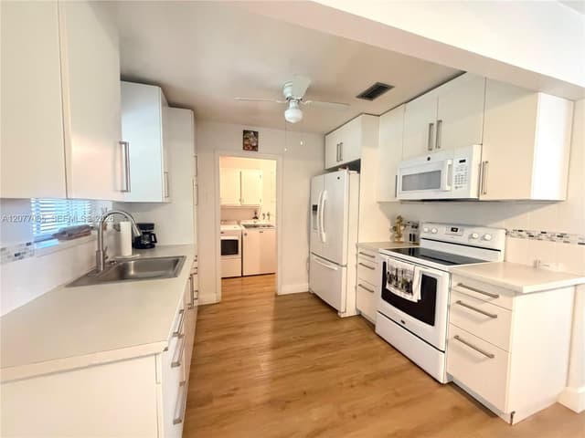 7111 Charleston St, Hollywood FL 33024 - Hollywood, FL - Photo 4