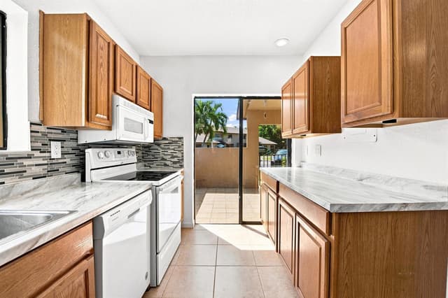 2267 NW 37th Avenue, Coconut Creek FL 33066 - Coconut Creek, FL - Photo 4