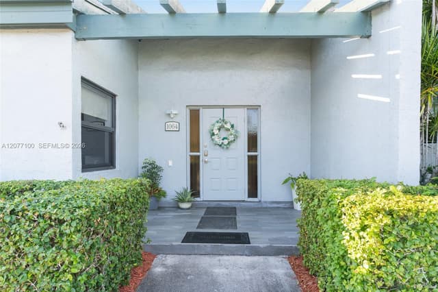 1064 NW 97th Ave # 219, Pembroke Pines FL 33024 - Pembroke Pines, FL - Photo 2