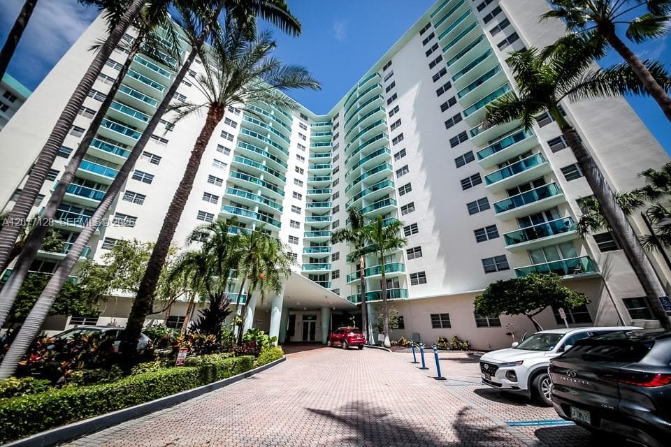 3801 S Ocean Dr # 5A, Hollywood FL 33019 - Hollywood, FL - Photo 1