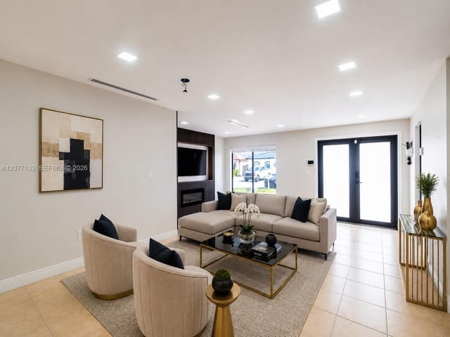 8126 NW 199th Ter, Hialeah FL 33015 - Hialeah, FL - Photo 3