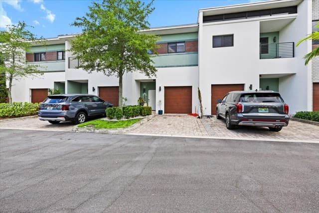 808 NW 44th Ter, Plantation FL 33317 - Plantation, FL - Photo 2