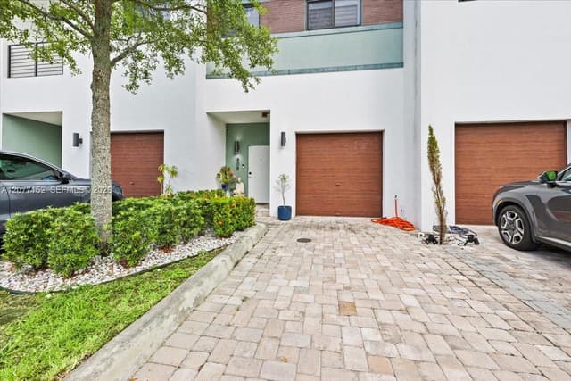 808 NW 44th Ter, Plantation FL 33317 - Plantation, FL - Photo 4