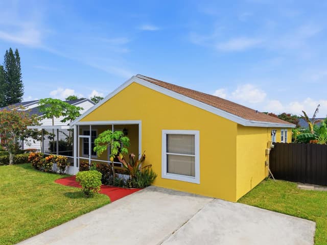 7702 Blairwood Circle S, FL 33467 - Photo 2