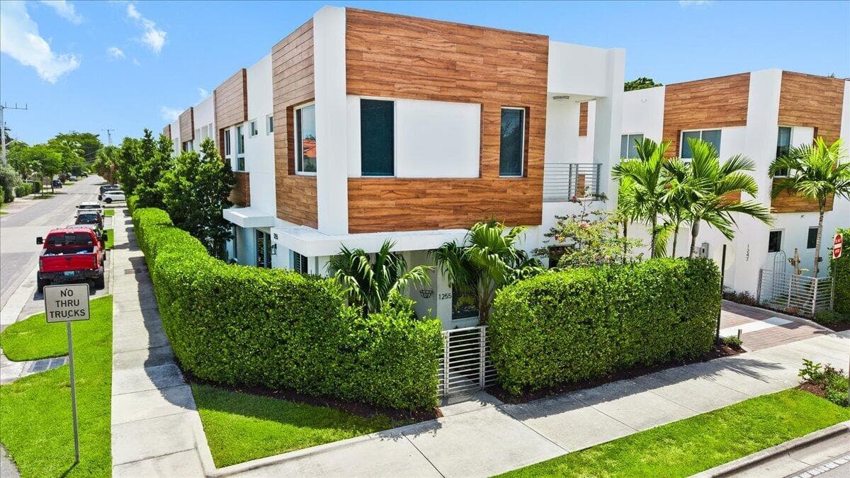 1255 NE 18TH Avenue, Fort Lauderdale FL 33304 - Fort Lauderdale, FL - Photo 1