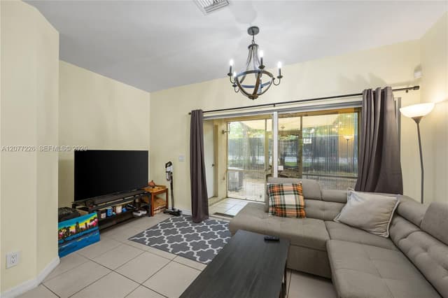 762 SW 122nd Ter, Pembroke Pines FL 33025 - Pembroke Pines, FL - Photo 7