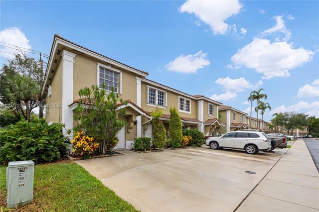 762 SW 122nd Ter, Pembroke Pines FL 33025 - Pembroke Pines, FL - Photo 3