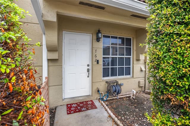 762 SW 122nd Ter, Pembroke Pines FL 33025 - Pembroke Pines, FL - Photo 4
