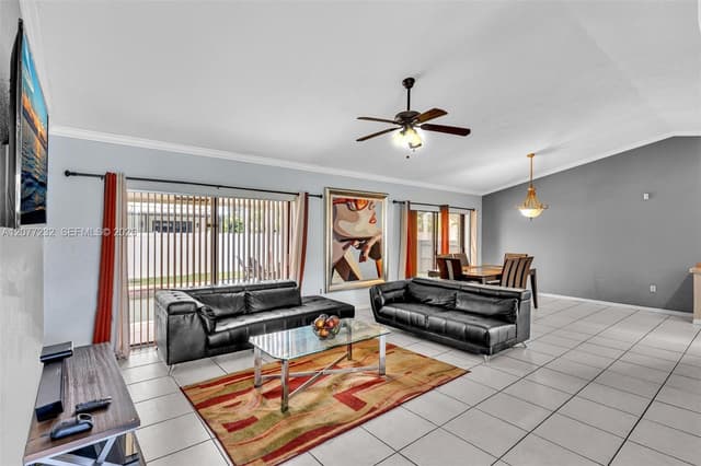 741 SW 100th Ter, Pembroke Pines FL 33025 - Pembroke Pines, FL - Photo 5