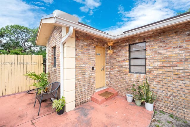 2420 NW 22nd Rd, Fort Lauderdale FL 33311 - Fort Lauderdale, FL - Photo 3