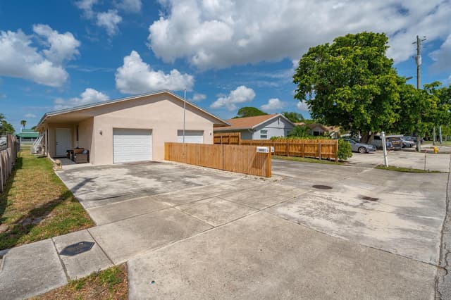 3411 NE 5 Avenue NE # 2, Pompano Beach FL 33064 - Pompano Beach, FL - Photo 2