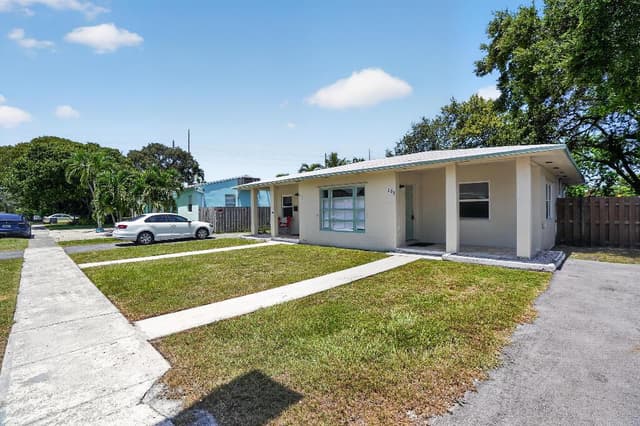 208 SW 2ND Place # 2, Dania Beach FL 33004 - Dania Beach, FL - Photo 2