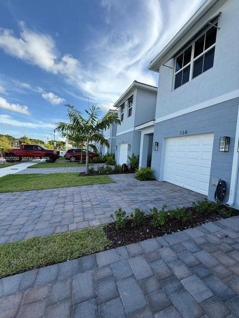 142 NE 14th Ter, Homestead FL 33033 - Homestead, FL - Photo 2